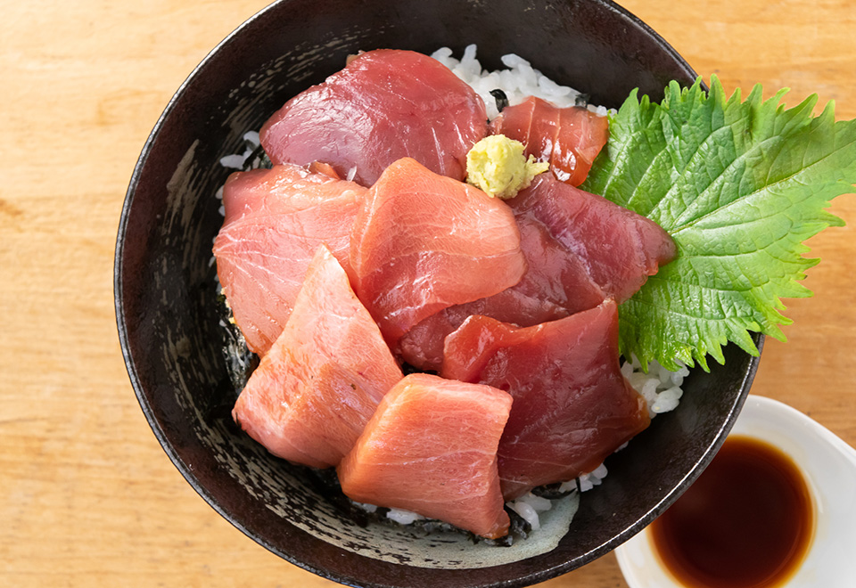 本まぐろ切り落とし漬け丼