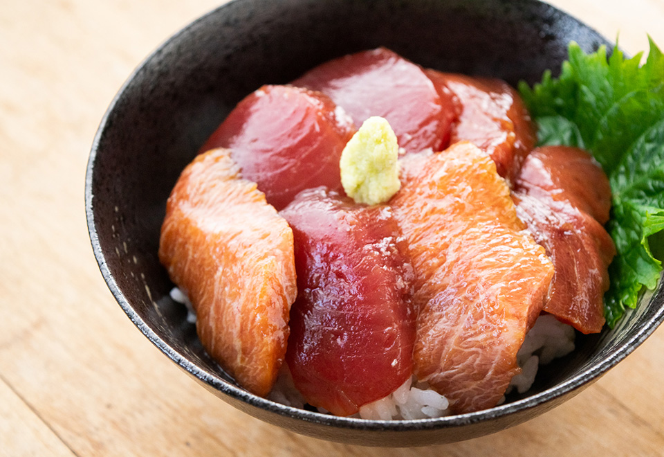 天然本まぐろ切り落とし漬け丼