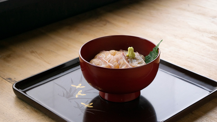 天然真鯛胡麻漬け丼