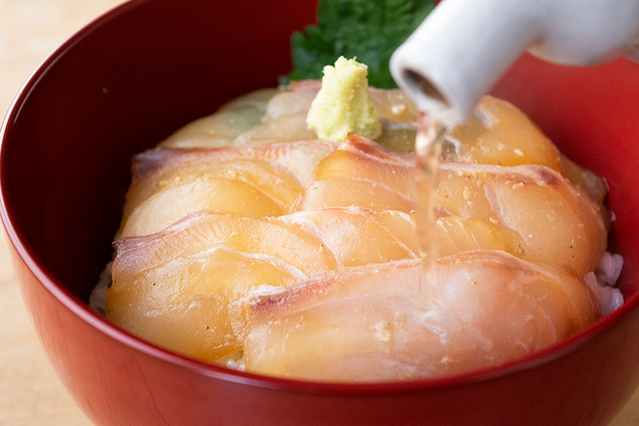 天然真鯛胡麻漬け丼