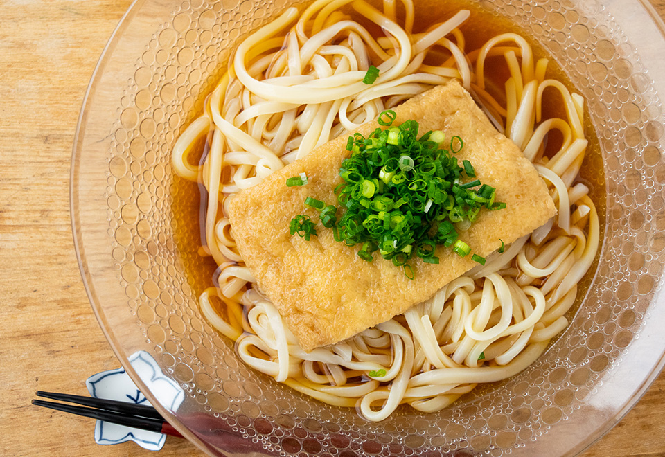 冷やしきつねうどん