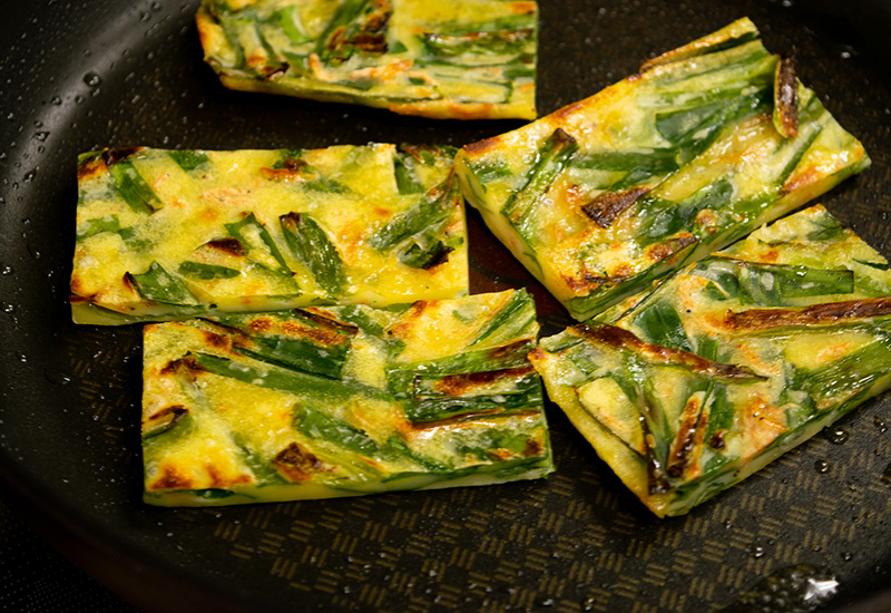 三陸産あみ海老とニラのチジミ