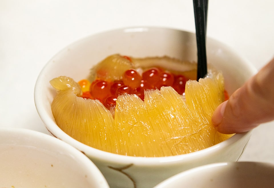 気仙沼産ふかひれの刺身 ねぎ油醤油