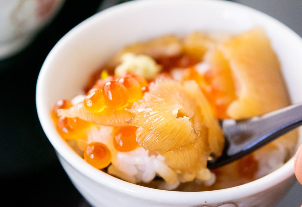 気仙沼産ふかひれの刺身 ねぎ油醤油