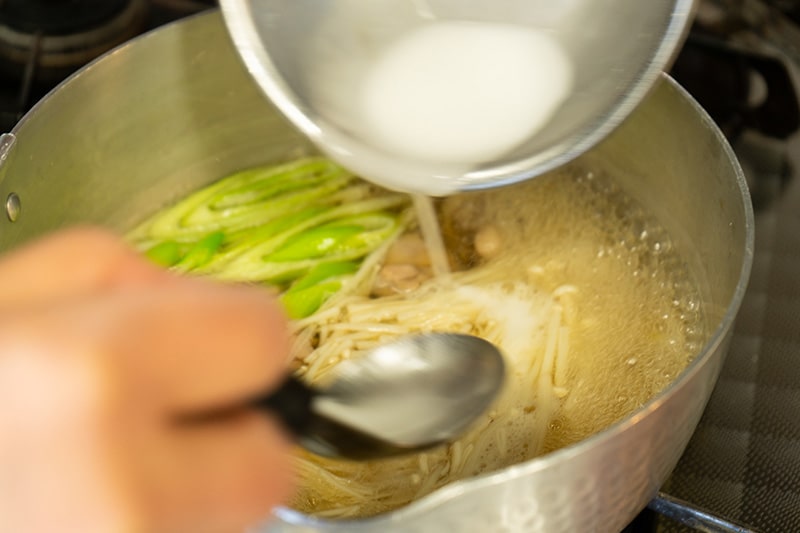 たっぷり生姜の鶏雑炊用スープ