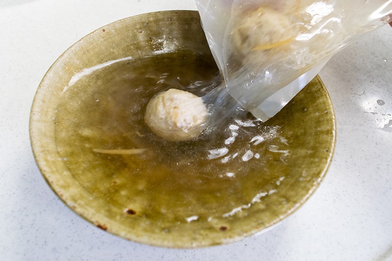 比内地鶏の団子と生姜のスープ
