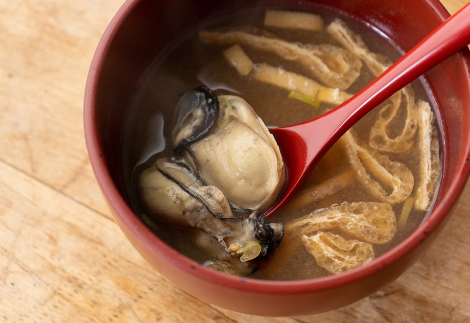 気仙沼産牡蠣の味噌汁