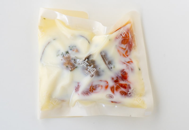 気仙沼産あさりとトマトオイル煮