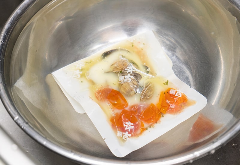 気仙沼産あさりとトマトオイル煮