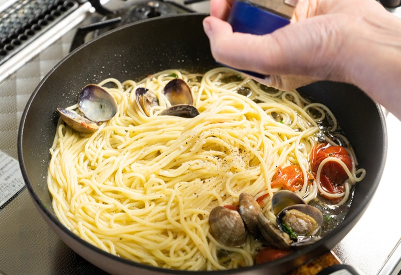 気仙沼産あさりとトマトオイル煮