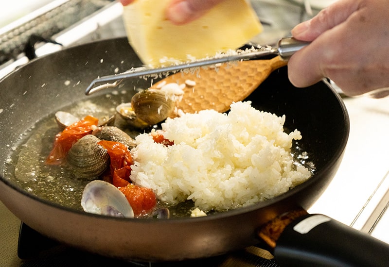 気仙沼産あさりとトマトオイル煮