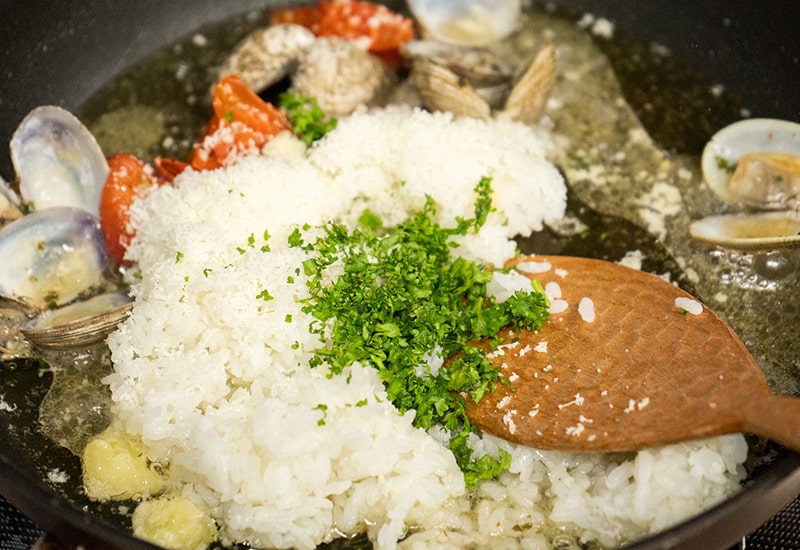 気仙沼産あさりとトマトオイル煮