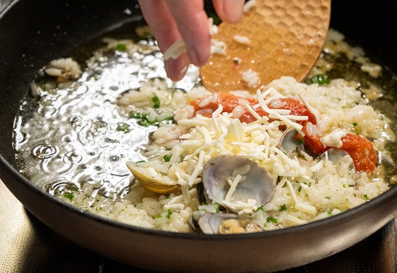 気仙沼産あさりとトマトオイル煮