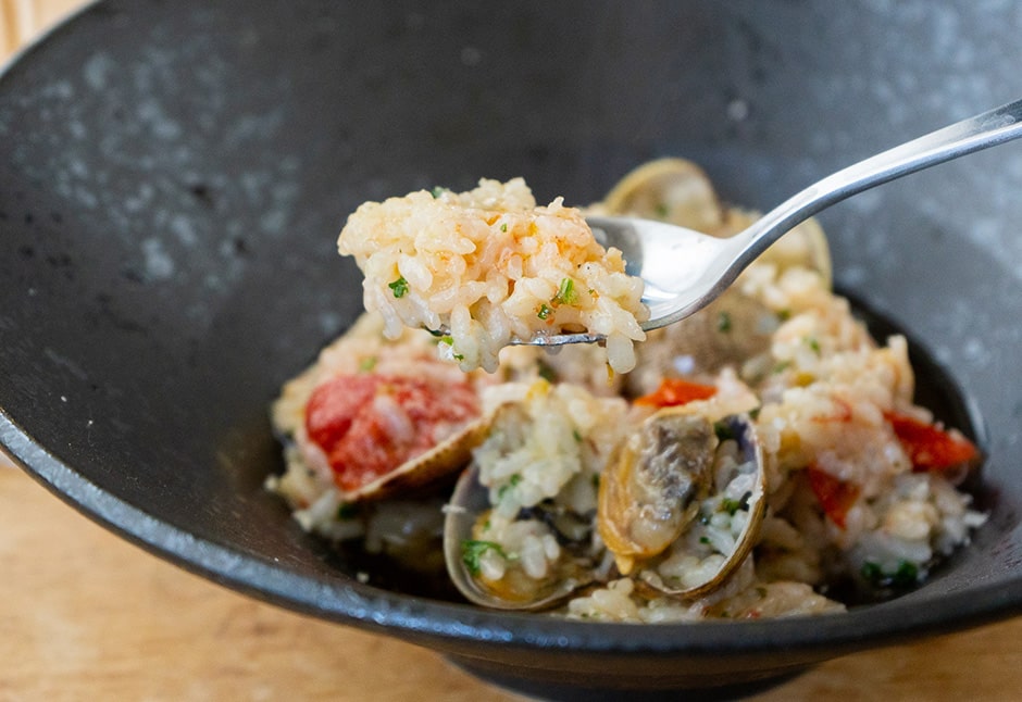 気仙沼産あさりとトマトオイル煮