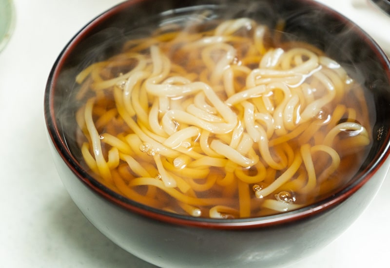 斉吉だしの大揚げきつねうどん