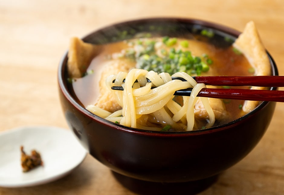 斉吉だしの大揚げきつねうどん