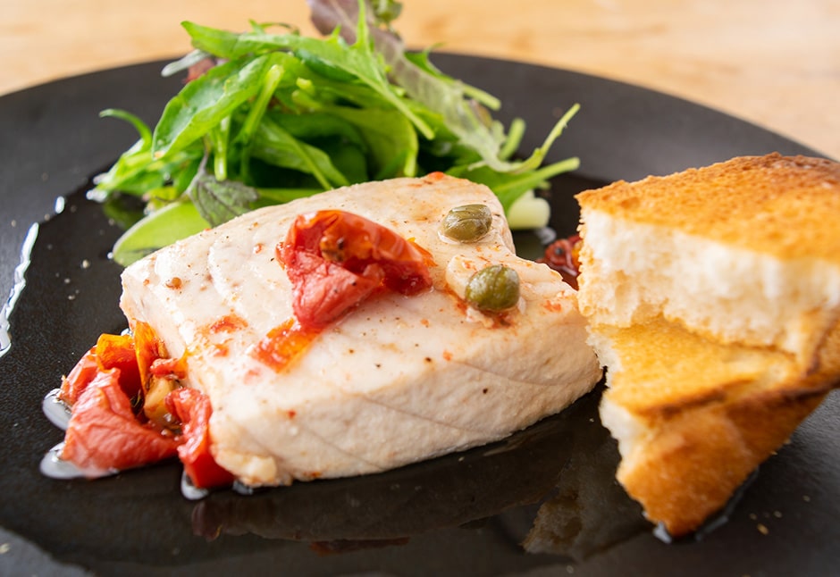 サラダまぐろ　トマト＆ケッパー