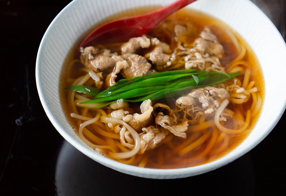 斉吉だしの牛肉うどん