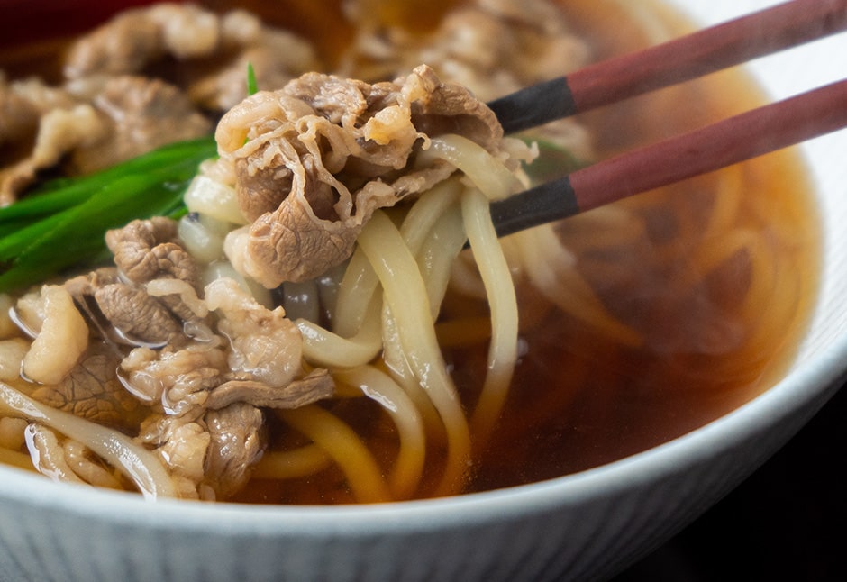 斉吉だしの牛肉うどん