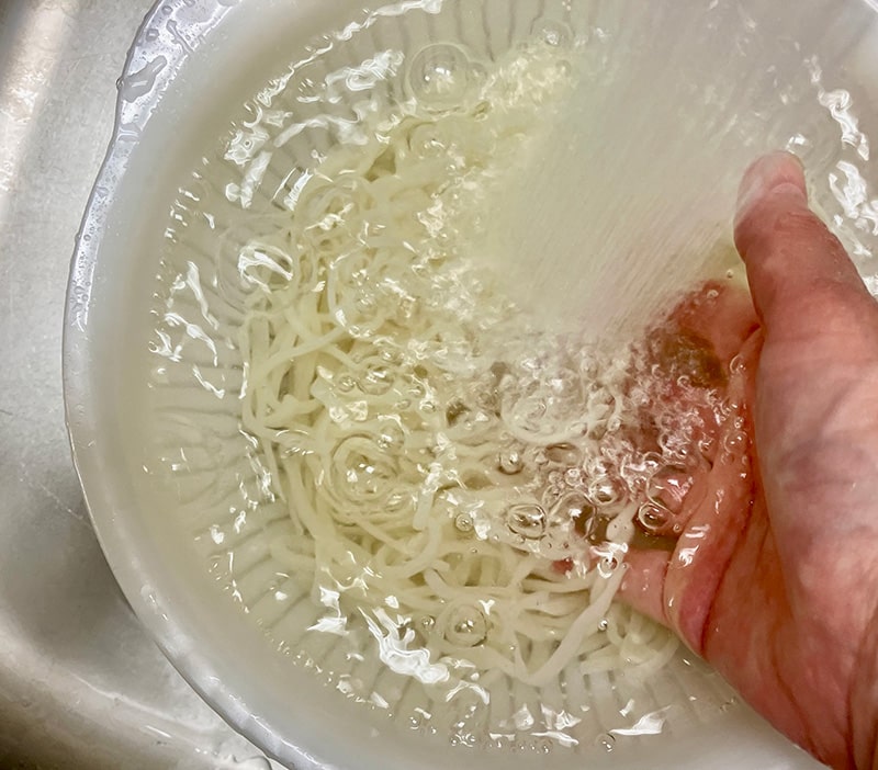 和だしで冷やし坦々うどん