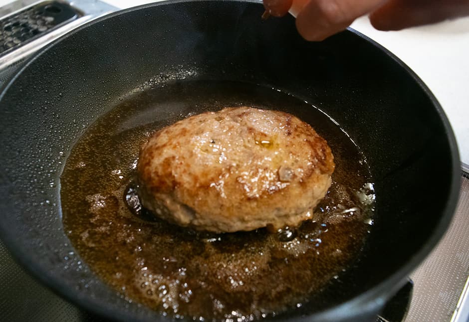 ステーキ鉄板焼き「和かな」さんの岩手短角牛のハンバーグ