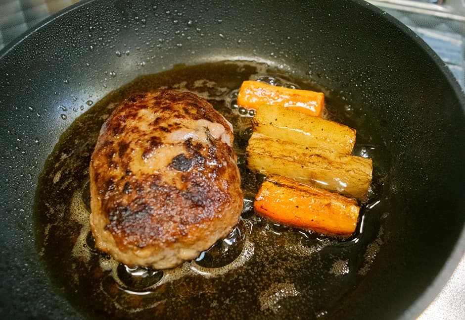 ステーキ鉄板焼き「和かな」さんの岩手短角牛のハンバーグ