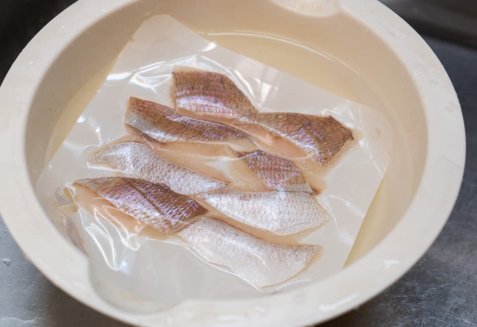 小鯛の酢〆　だし酢とあわせて