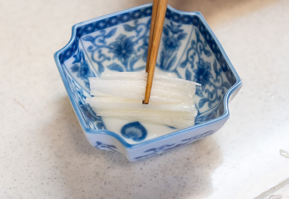 小鯛の酢〆　だし酢とあわせて