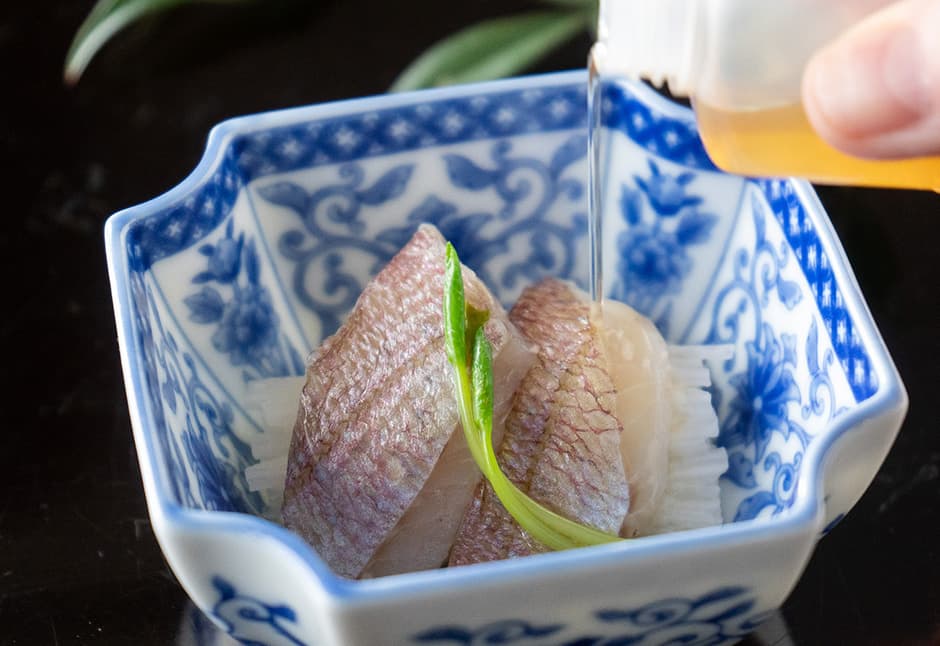小鯛の酢〆　だし酢とあわせて
