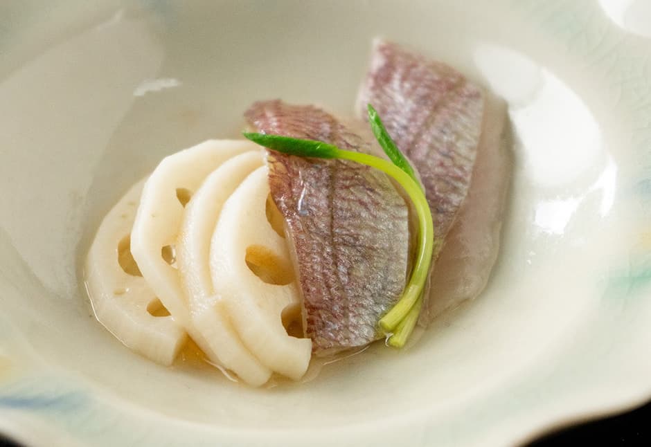 小鯛の酢〆　だし酢とあわせて