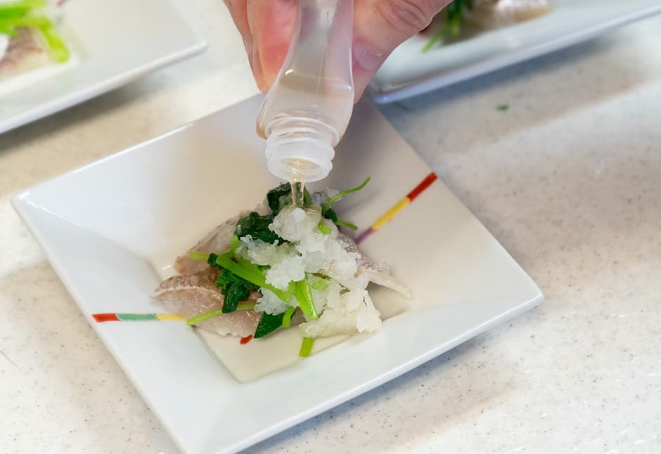 小鯛の酢〆　だし酢とあわせて