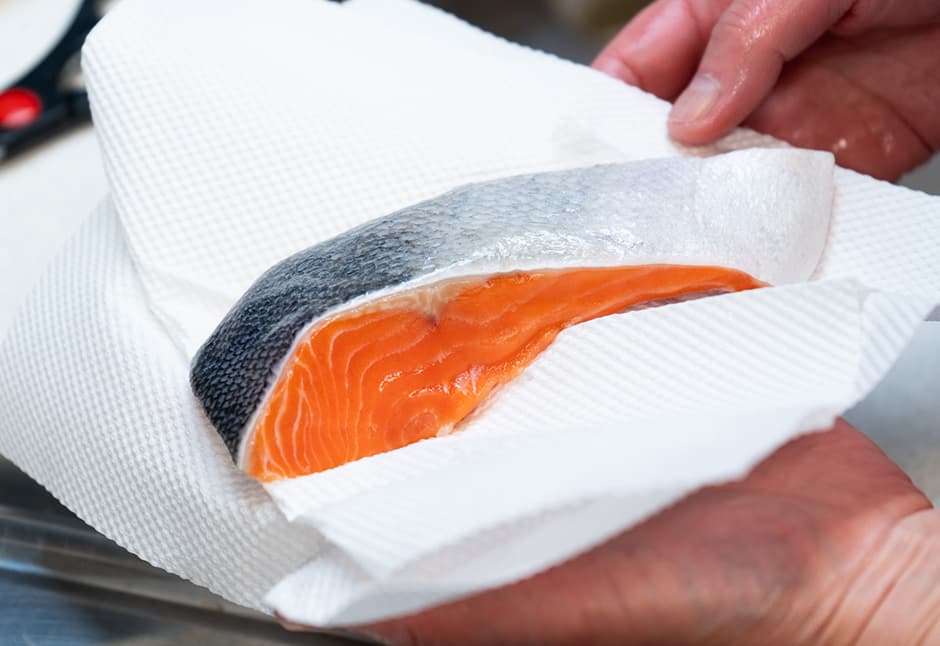 サーモンステーキ２切と斉吉海藻バター