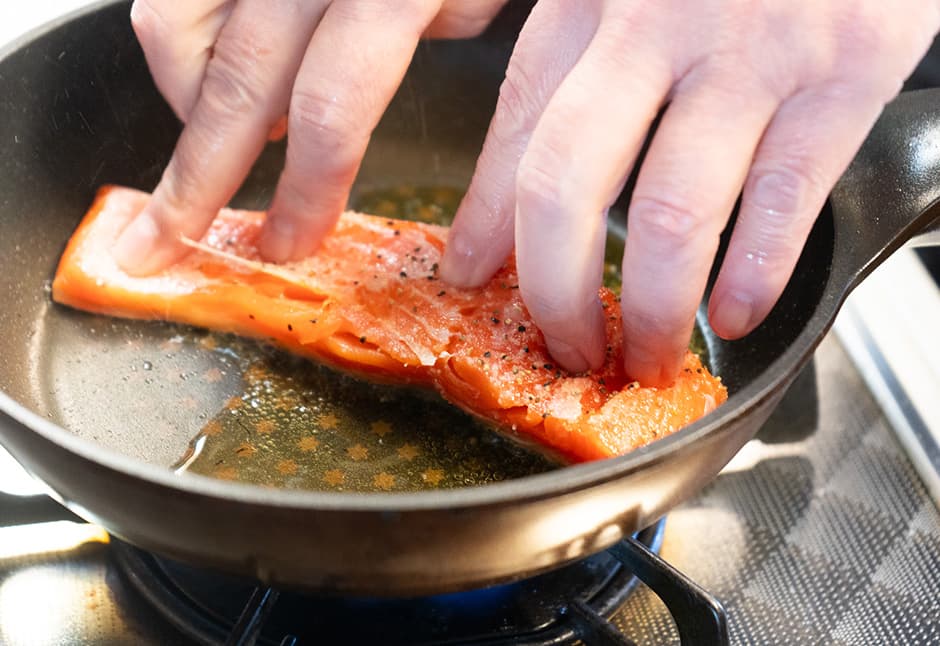 サーモンステーキ２切と斉吉海藻バター