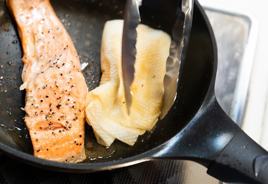 サーモンステーキ２切と斉吉海藻バター