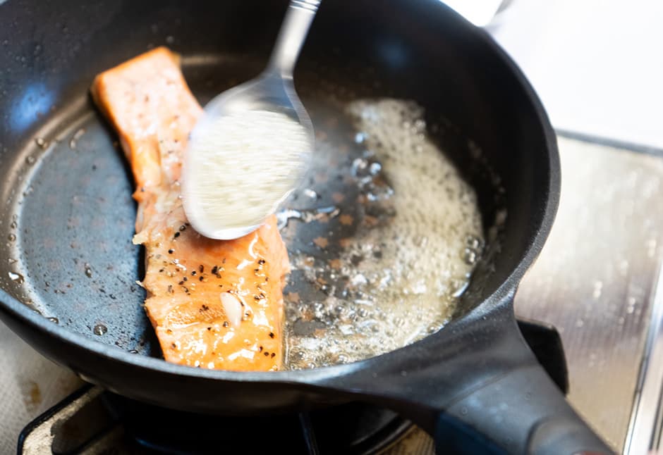 サーモンステーキ２切と斉吉海藻バター