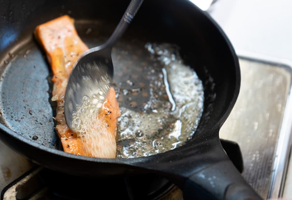 サーモンステーキ２切と斉吉海藻バター