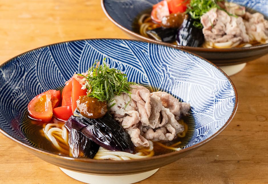 仙台牛と茄子とトマトの冷やし稲庭うどん｜気仙沼から無添加手作りお