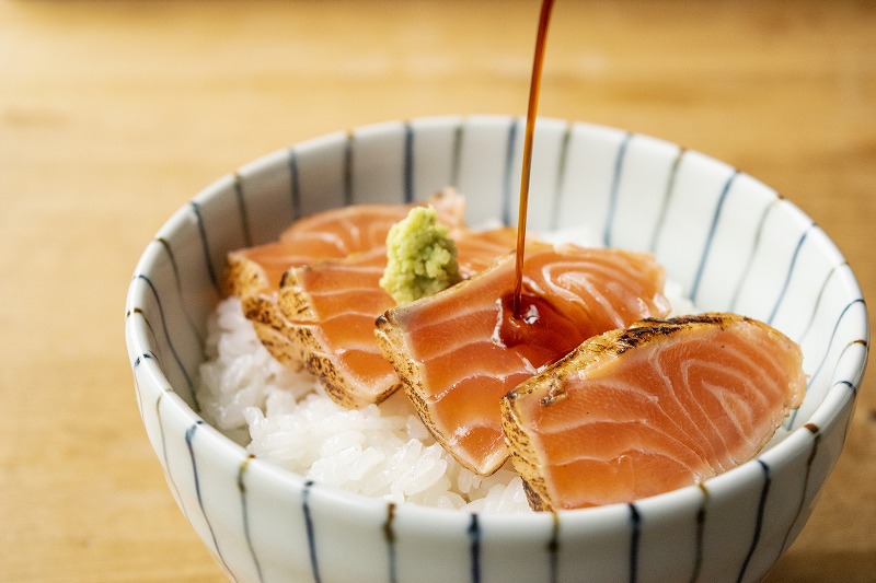 炙りサーモンたたき丼2