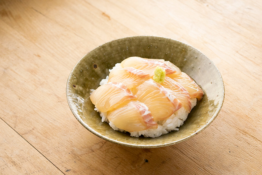 すずきの漬け丼