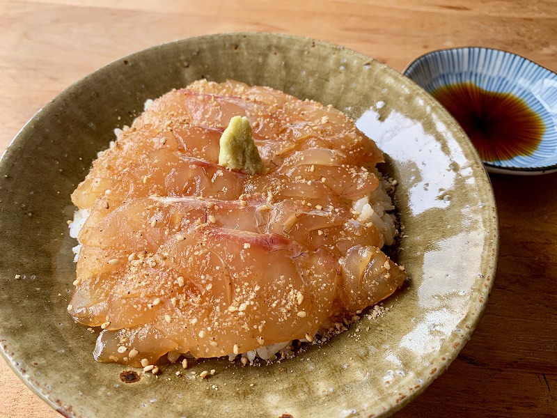 真鯛の胡麻漬け丼1