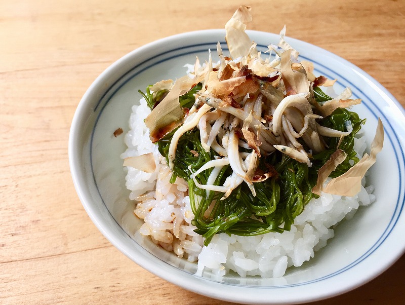 めかぶしらす丼